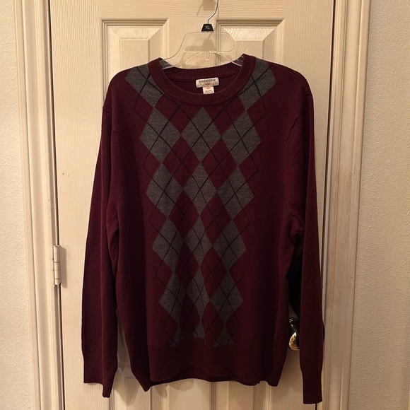 Dockers Other - Men’s Dockers crew neck sweater in maroon and gray argyle pattern.